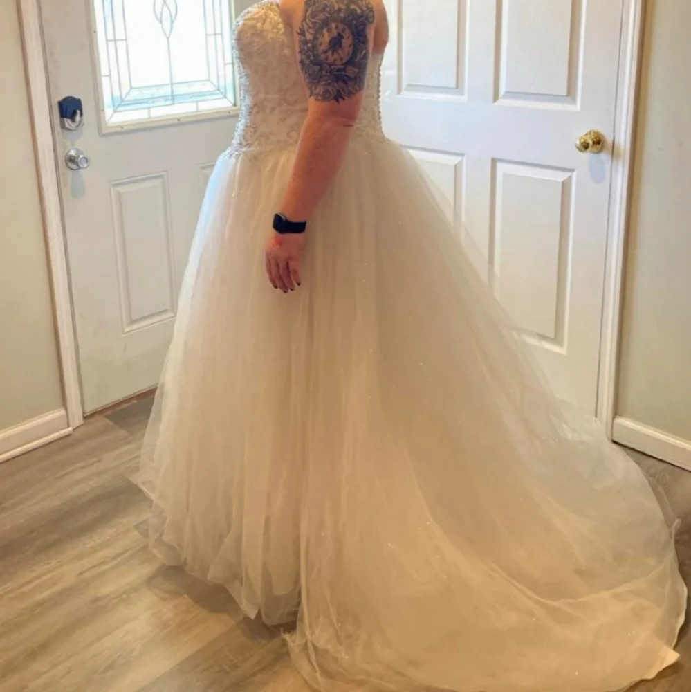 Wedding Dress - Ballgown Style - Size 18W - Picture 5 of 13